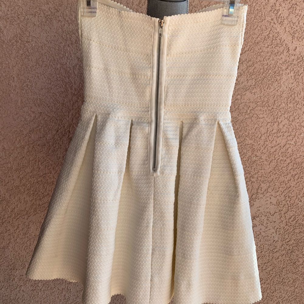 Bandage fit and flare strapless dress - Picture 2 of 5